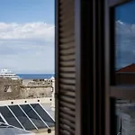 Karavel - Old Town Apartahotel