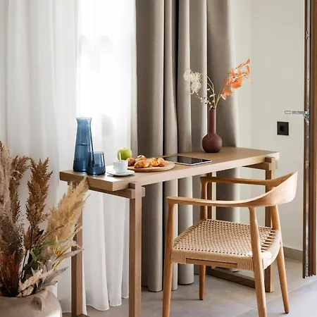 Karavel - Old Town Apartahotel