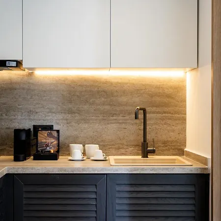 Aparthotel Karavel - Old Town 4*