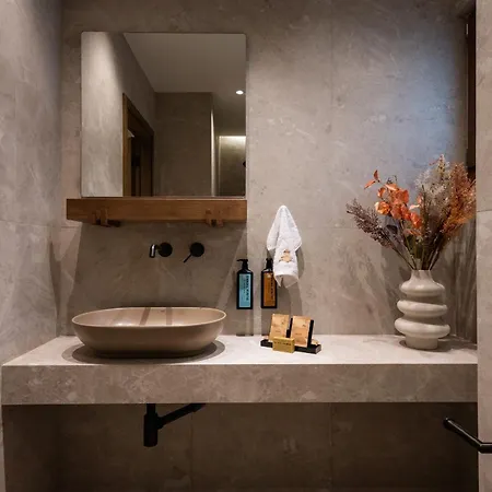 Karavel - Old Town 4*