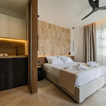 Karavel - Old Town Aparthotel