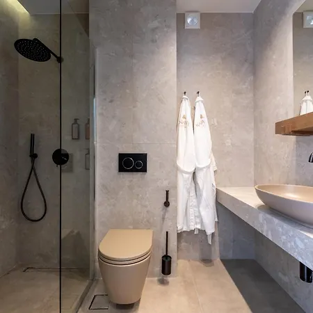 Karavel - Old Town 4*