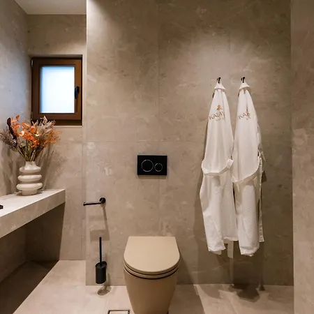 Karavel - Old Town Aparthotel