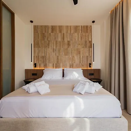Karavel - Old Town Aparthotel