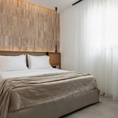 Karavel - Old Town Aparthotel