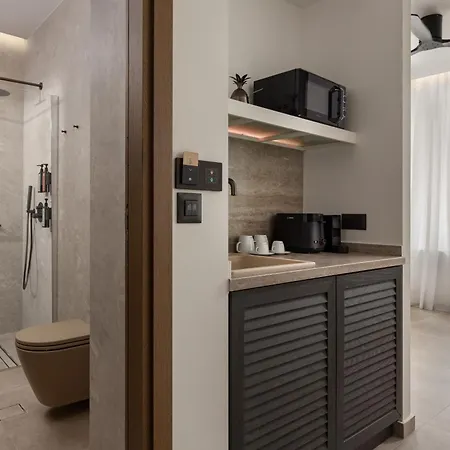 Karavel - Old Town Aparthotel