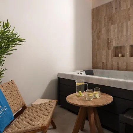 Karavel - Old Town Aparthotel