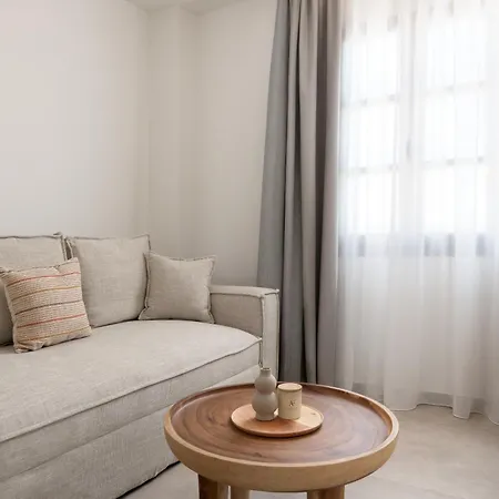 Karavel - Old Town Aparthotel 4*