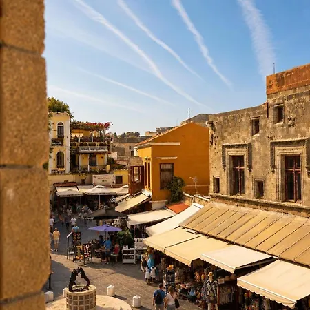 Karavel - Old Town Aparthotel