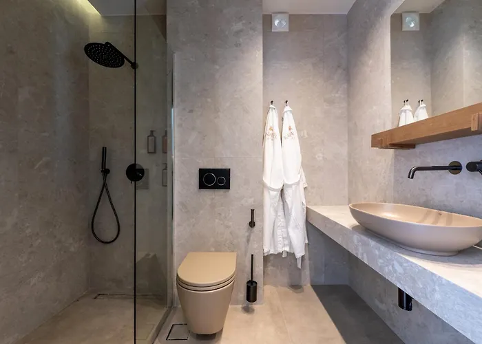 Karavel - Old Town 4*